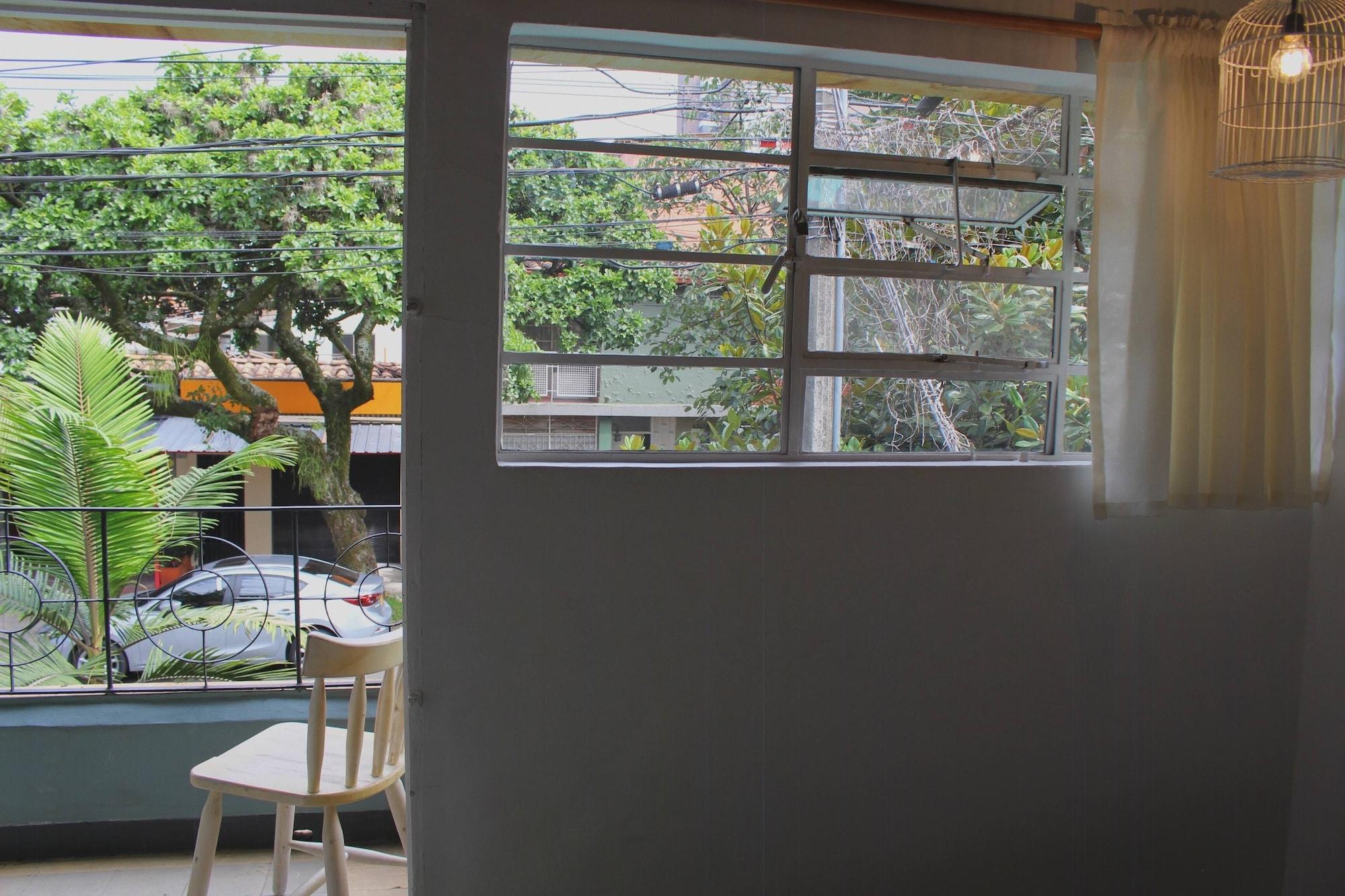 Hostal Casa Estacion Medellin Exterior photo