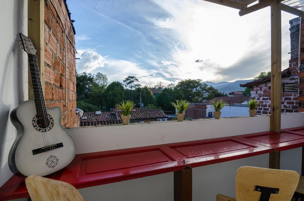 Hostal Casa Estacion Medellin Exterior photo